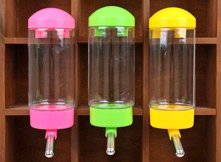 Bình Nước Gắn Chuồng