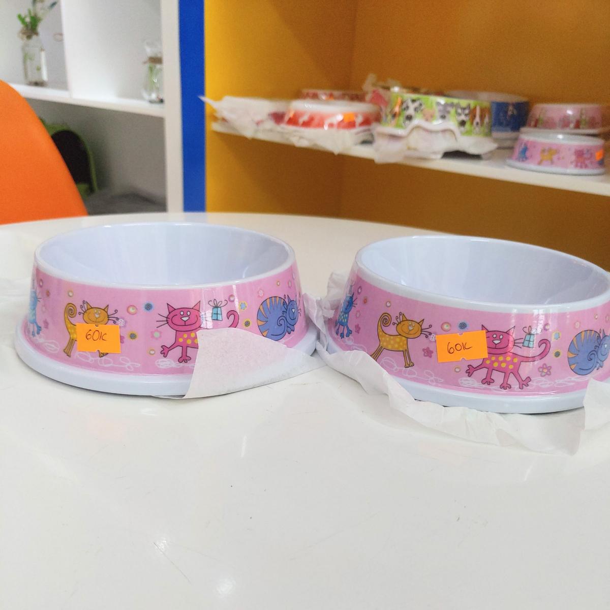 Mặt bát trơn láng dễ lau chùi