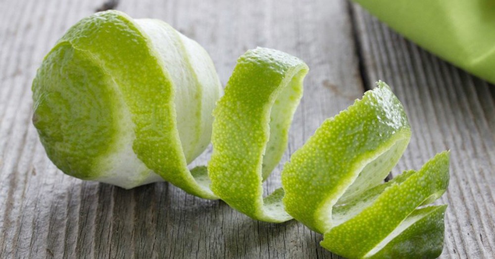Trị bọ chét và rận chó bằng nước đun cùng với vỏ bưởi, cam...