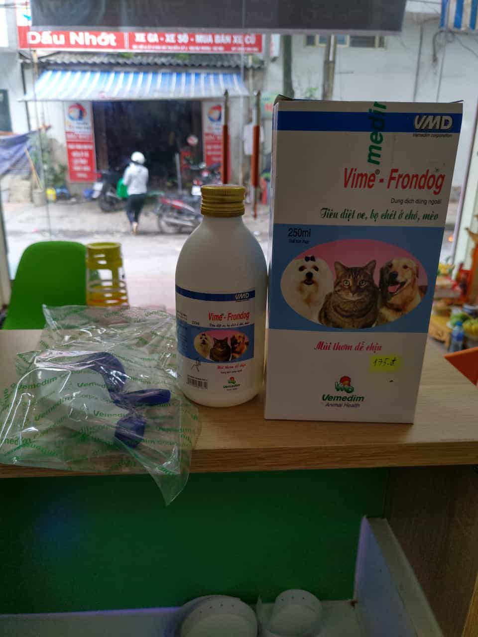Một chai thuốc Frondog